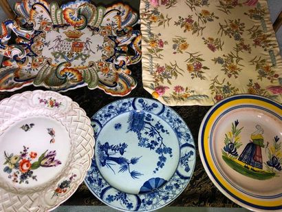 null Set of decorative plates comprising: a Breton earthenware plate, a porcelain...