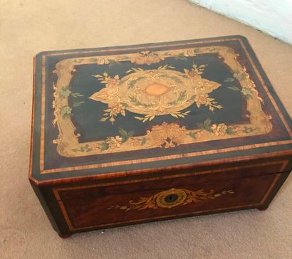 null Inlaid box

H 12.5 W 28.5 D 21.5 cm approx.