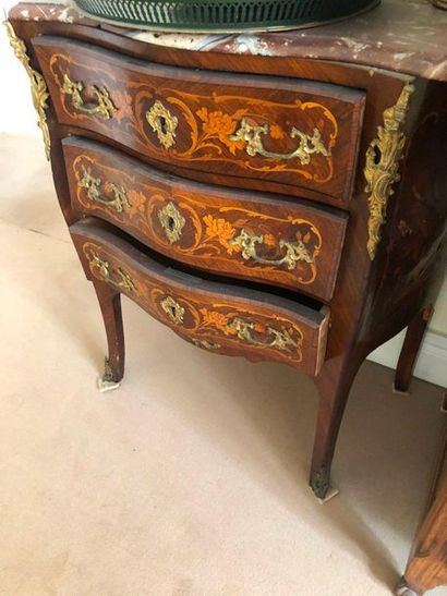 null Inlaid chest of drawers, marble top, 

Louis XV style, 20th c.

86x74x40 cm
