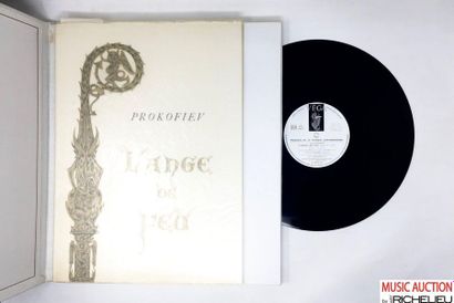null Lot including:

38 records and a classical music box, 

12 LP and 10'' of poetry,...