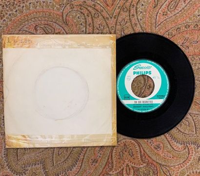 Johnny HALLYDAY 1 disque 45 T Jukebox - Johnny Hallyday "Une poignée de terre"

372906F,...