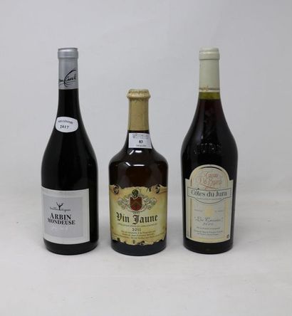 Champagne - Jura - Savoie Lot de trois (3) bouteilles:

- Une (1) bouteille - Les...