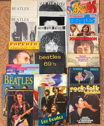 The Beatles & Co 18 x Fanzines/Magazines/Songbooks - The Beatles 

VG to EX