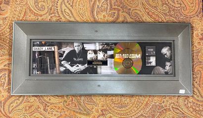 EMINEM 1 double disque d’or - Eminem "The Marshall Matters"

Septembre 2000

Pour...