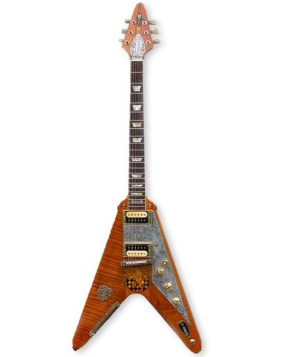 null GUITARE: Philippe Dubreuille. Modèle: Knight Axe type Flying V. Date: 2019

Manche...