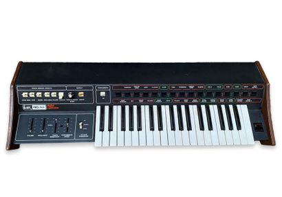 null CLAVIER: ARP. Modèle: Pro/DGX digital synthesizer, numéro de série : 27210135....