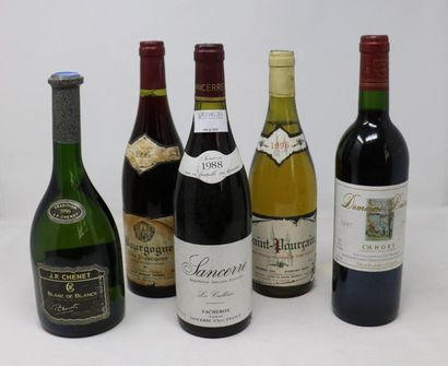 DIVERS Lot de cinq (5) bouteilles:

- Une (1) bouteille - Bourgogne Côtes Saint Jacques,...