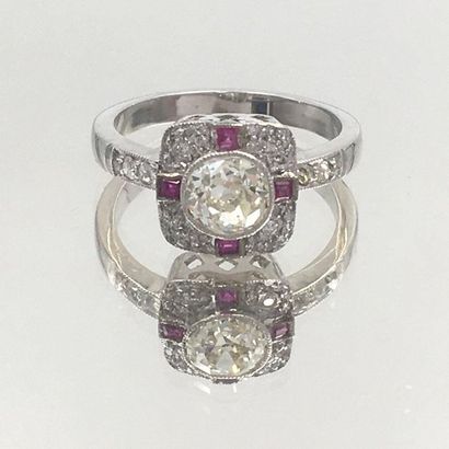 null Square ring in white gold (750 thousandths) centered on an old cut diamond,...