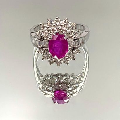 null BAGUE or gris (750 millièmes) serti d’un saphir rose BIRMAN pesant 1,51 carats,...