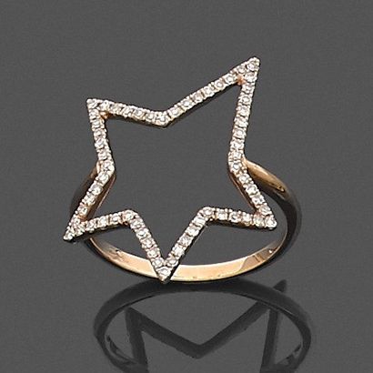 null Important openwork pink gold "star" ring (750‰) set with brilliant-cut diamonds....