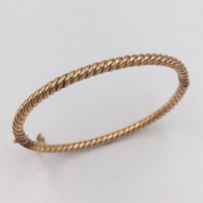 null Rigid opening BRACELET in yellow gold (585 thousandths) 14 carats, twisted....