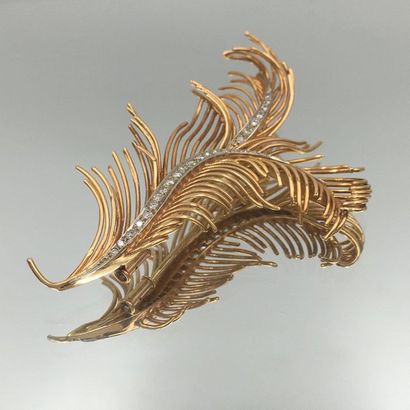 null Feather" brooch in platinum (950 thousandths) and yellow gold (750 thousandths)...