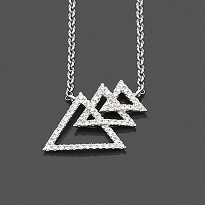 null PENDANT "three pyramids" and its chain in openworked white gold (750‰), paved...