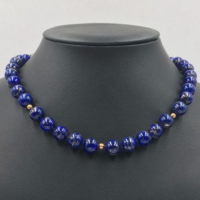 null NECKLACE made up of a row of round lapis lazuli beads, alternating small gold...