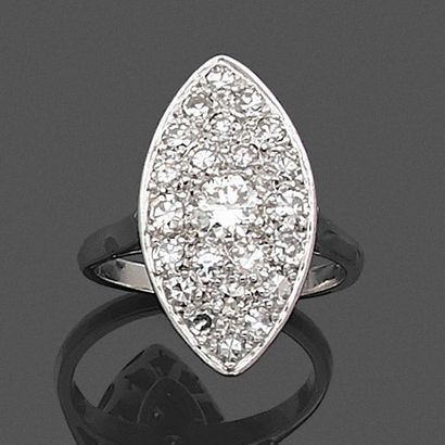 null Platinum "marquise" ring (950‰) set with a diamond pavé, one of which in the...