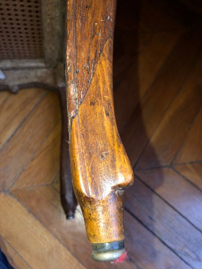 null Chaise en bois naturel cannée (moderne), mouluré et sculpté, pieds cambrés

Epoque...