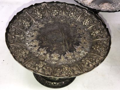 null Trois coupes sur piédouche en métal argenté anglais

XIXe siècle

H. : 15 cm...