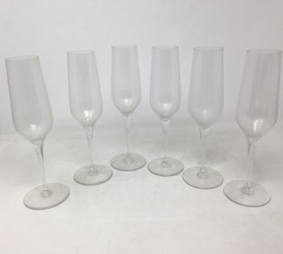 null BACCARAT - Six flûtes à champagne sur piédouche en cristal