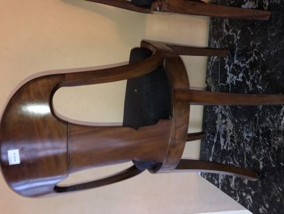 null Paire de chaises gondole en acajou

Epoque Restauration

81 x 48 x 39 cm (R...