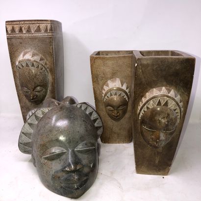 null Lot en pierre M'Bigou : Trois vases, une tête sculpté et sept éléments : coupe,...