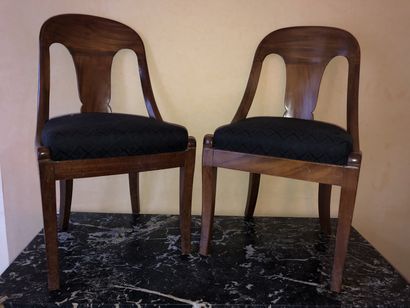 null Paire de chaises gondole en acajou

Epoque Restauration

81 x 48 x 39 cm (R...