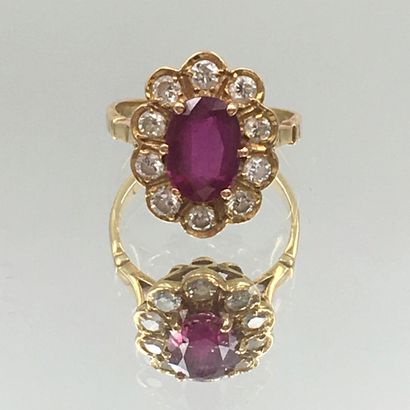 null Daisy" ring in yellow gold (750 thousandths) set with an oval ruby surrounded...