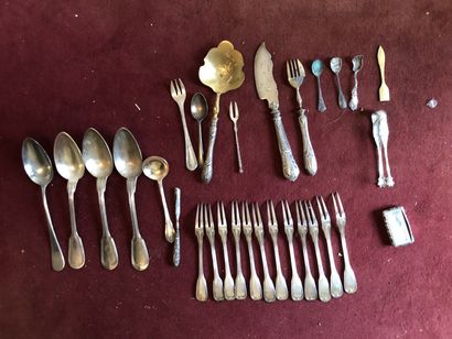 null Strong batch of mismatched silver plated metal comprising mismatched cutlery,...