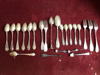 null set of mismatched silver cutlery (950/00) including:

- a salt shovel, provincial...