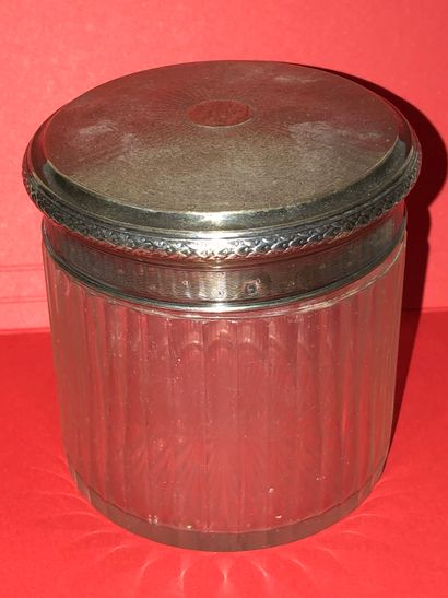 null Cotton box in cut glass, silver lid (950/00)

Lid weight: 49 g
