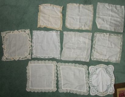null Meeting of eleven linen handkerchiefs edged with lace, some with pheasant lace,...
