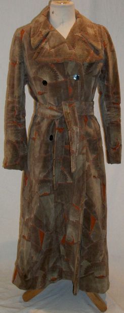 null GUDULE coat, circa 1930, beige velvet with flowers and cubist patterns on an...