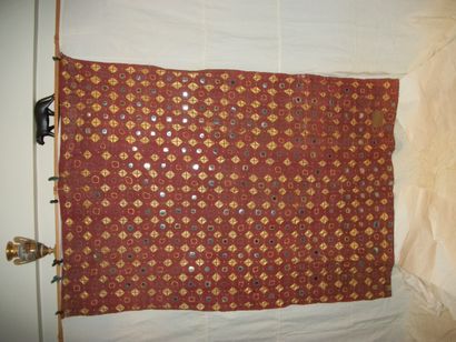 null Tenture Pulkari, Pakistan, XIXème siècle, lin rouge brique brodé en soie floche...