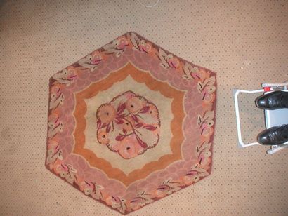 null Small octagonal carpet with a knotted stitch called "soap factory", in the taste...