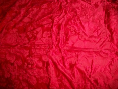 null Suite de deux paires de rideaux en damas rouge, fin XIXème siècle, décor de...