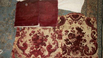 null Remains of a chiselled velvet, 19th century, Louisquatorzian style, in the Bérain...
