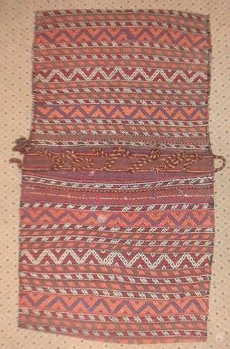 null Sac en kilim, XIXème siècle, décor de rayures à chevrons.1, 29 x 0, 72 m