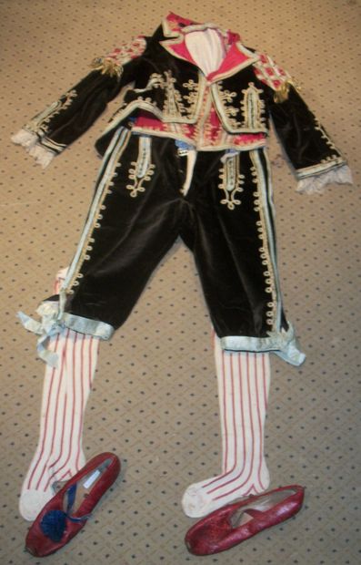 null Costume de théâtre, griffé « Au XIXème siècle, à Besançon », culotte et veste,...