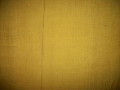 null Métrage de bourrette jaune vieil or, Provence, XVIIIème siècle (trous et tache)....