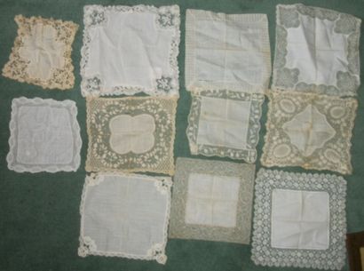 null Meeting of eleven handkerchiefs in linen bordered with lace, three are embroidered...
