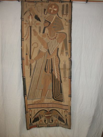 null Tenture, Egypte, décor en application de coton d’un personnage de mastaba.

...