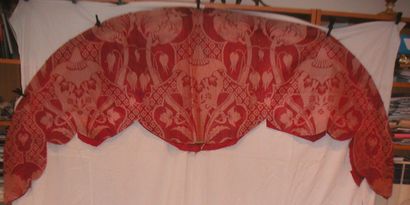 null Pair of curved mantling, fashioned in two-tone cherry and cream damask, Lyon...