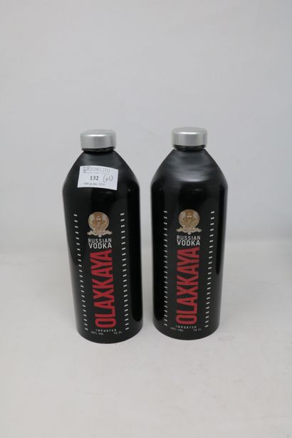 SPRIRITUEUX Lot de deux (2) bouteilles - Vodka Olaxkaya

Bouteille noire et rouge...