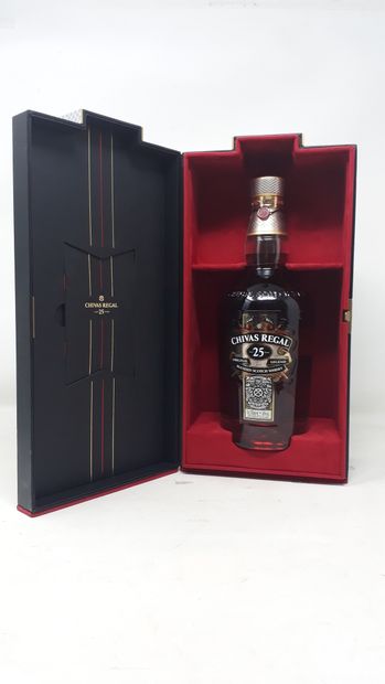 SPRIRITUEUX Une (1) bouteille - Whisky Chivas Regal, 25 ans d'âge. Contre-étiquette...