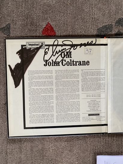 JAZZ / JOHN COLTRANE 1 disques de John Coltrane, signé par Elvin Jones (IMPULSE),...