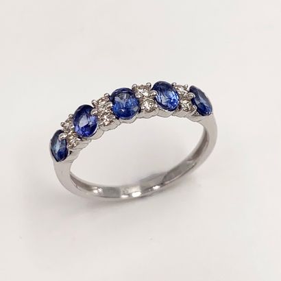 null White gold (750‰) "garter" ring set with five oval sapphires, alternating with...