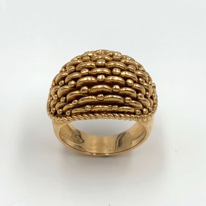 null Yellow gold (750‰) openwork, twisted and beaded domed ring. French work.

Finger...