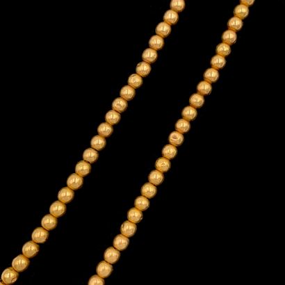 COLLIER « boules » composé d’un rang de perles...