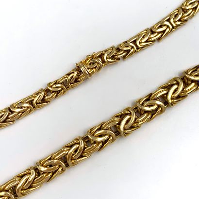 null A 14-karat (585‰) yellow gold, openwork, interlocking drop necklace.

Length:...
