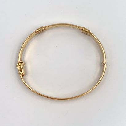 null Rigid opening BRACELET in yellow gold (750‰) gadrooned. 

Length : 17,5 cm approx....