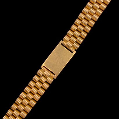 null Pink gold (750‰) domed mesh "plate" BRACELET holding an unengraved rectangular...